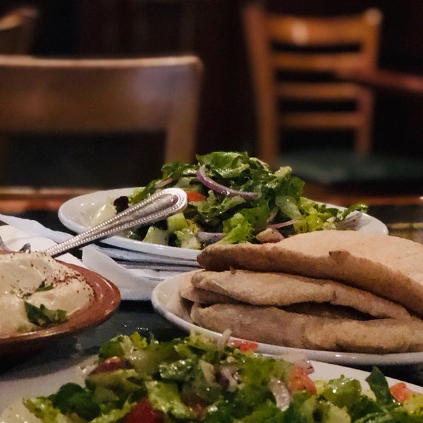 Das Foto wurde bei Aladdin Mediterranean Restaurant von Mohammed S. am 1/5/2019 aufgenommen