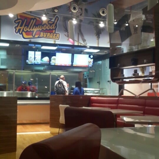 Photo taken at Hollywood Burger هوليوود برجر by Lama on 1/17/2014