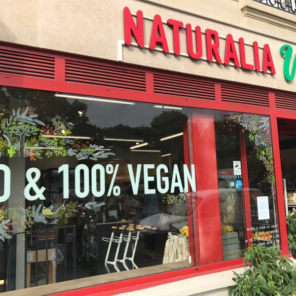 Tout est 100% vegan ! L'offre est large avec tous les produits du quotidien, le magasin est bien tenu et le personnel très sympathique et très sensible au veganisme.