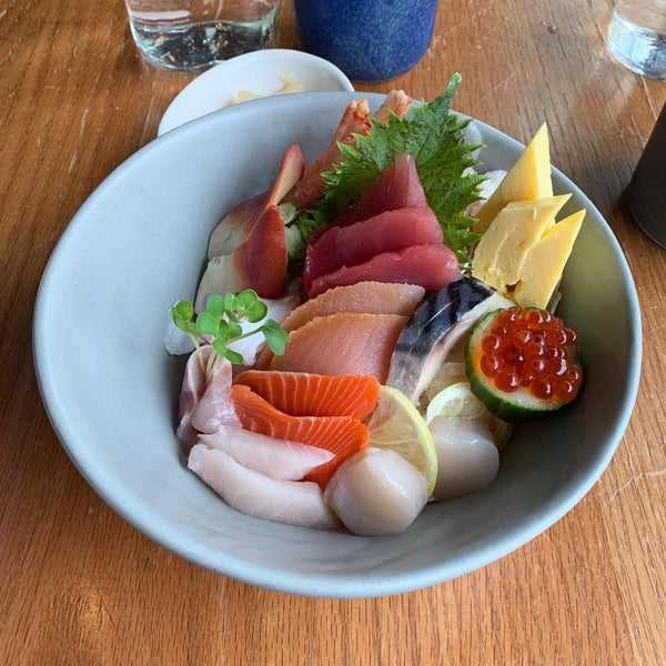 Foto scattata a Bamboo Sushi da Tariq I. il 4/22/2019