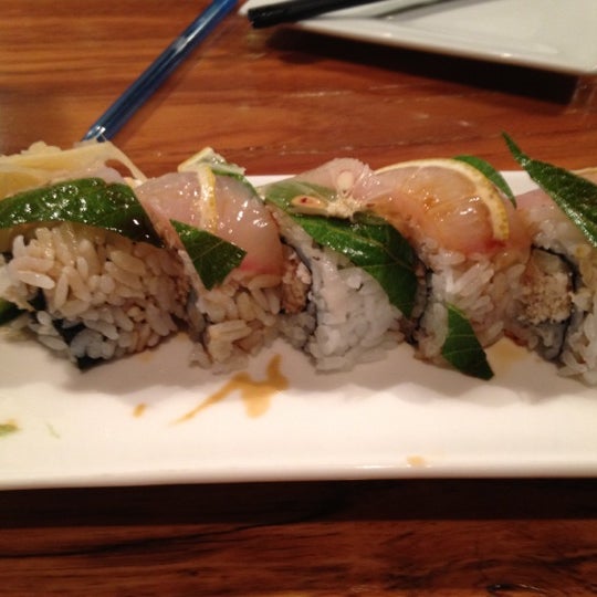 10/3/2012에 Sheana D.님이 Shiso Sushi &amp; Grill에서 찍은 사진