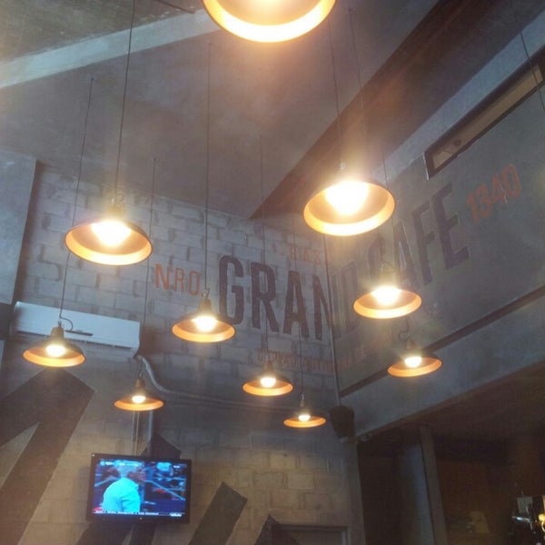 Foto tirada no(a) Grand Café por Diego C. em 3/4/2014