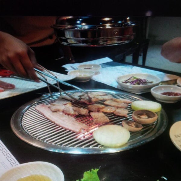 รูปภาพถ่ายที่ Hanok Korean Grill &amp; BBQ โดย AudRey F. เมื่อ 11/17/2013
