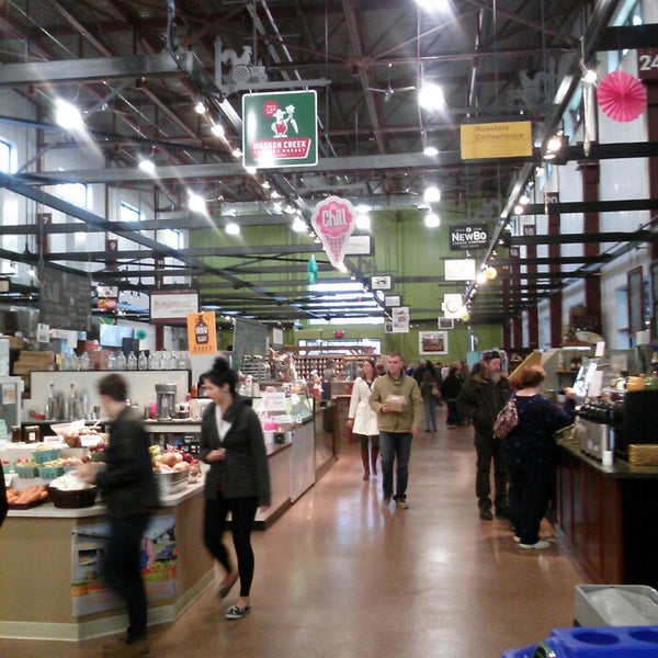 รูปภาพถ่ายที่ NewBo City Market โดย Bruce B. เมื่อ 3/23/2013