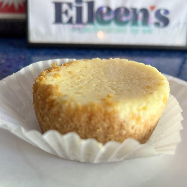 Снимок сделан в Eileen&#39;s Special Cheesecake пользователем Artid J. 4/15/2023