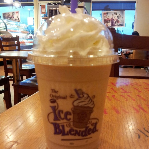Photo taken at The Coffee Bean &amp; Tea Leaf by Gabby F. on 4/1/2013