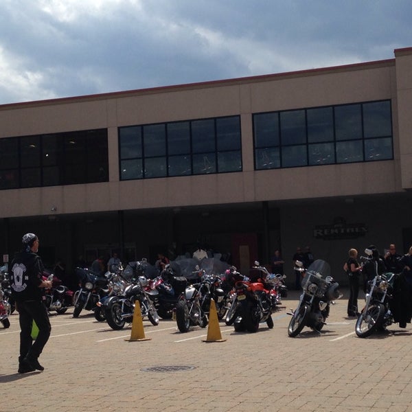 5/3/2014 tarihinde LaChiqui86ziyaretçi tarafından Bergen County Harley-Davidson'de çekilen fotoğraf