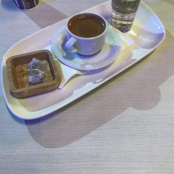 รูปภาพถ่ายที่ The Hunger Cafe &amp; Brasserie โดย Agit Mehdi Özer เมื่อ 5/14/2019