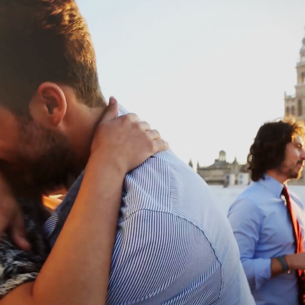 En su terraza se grabó la escena final del video #welovepeople con casi 100 personas. La canción sonó durante más de 1 hora mientras se grababan las escenas. hubo que esperar a la puesta de sol.