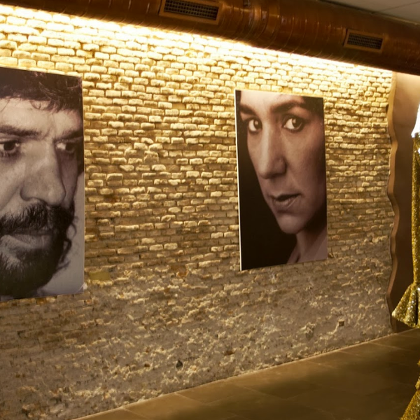 Sala con ambiente flamenco que también realiza entregas de premios, exposiciones de arte y ciclos y conferencias de Flamenco.