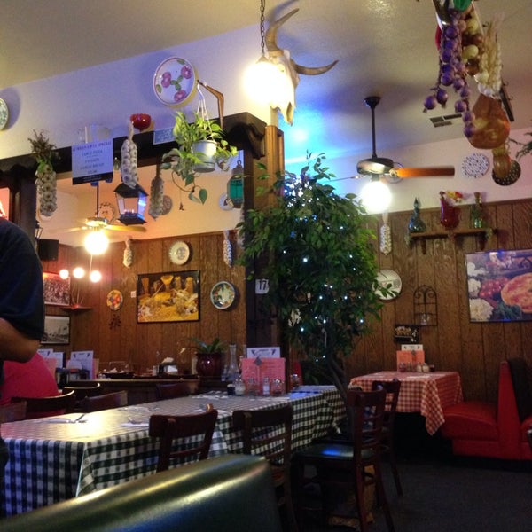 7/23/2014 tarihinde Billy P.ziyaretçi tarafından Gumba&#39;s Italian Restaurant'de çekilen fotoğraf