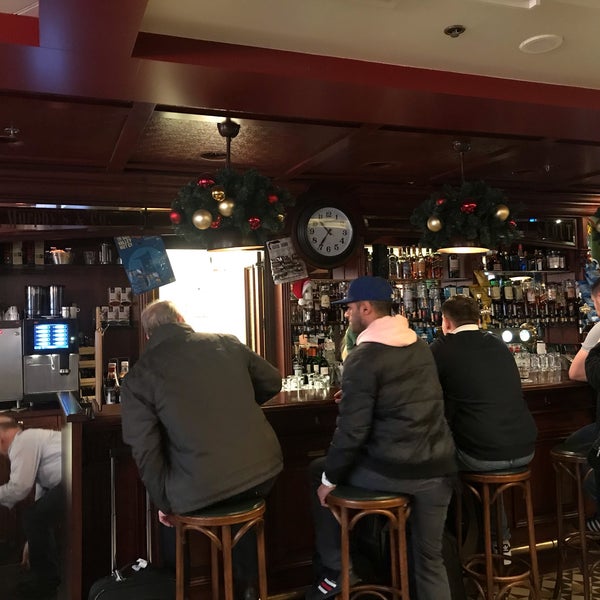รูปภาพถ่ายที่ Murphy&#39;s Irish Pub โดย Muzungu เมื่อ 12/16/2018