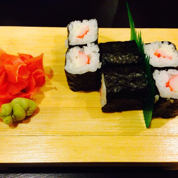 Снимок сделан в Hana Sushi Japanese Restaurant пользователем colemomok 1/14...