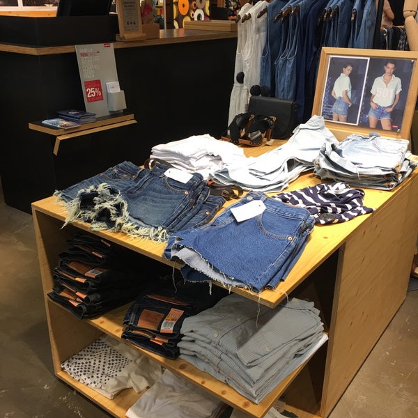 Levi s Store Clothing Store in Barcelona
