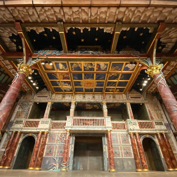 Foto tirada no(a) Shakespeare&#39;s Globe Theatre por Allie P. em 5/19/2023