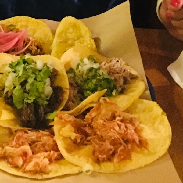 รูปภาพถ่ายที่ Tacos Chapultepec โดย Yare B. เมื่อ 8/21/2019