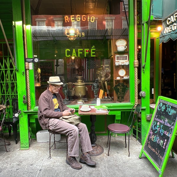 10/10/2022 tarihinde Gabriele M.ziyaretçi tarafından Caffe Reggio'de çekilen fotoğraf