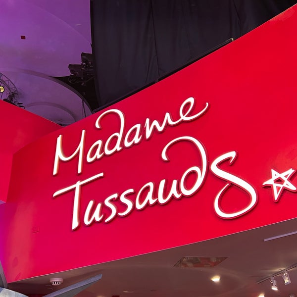 Photo taken at Madame Tussauds by Gabriele M. on 10/5/2022