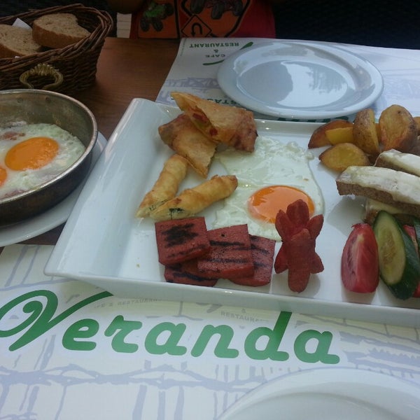 Foto diambil di Veranda Cafe &amp; Restaurant oleh Ümit Ö. pada 7/23/2014