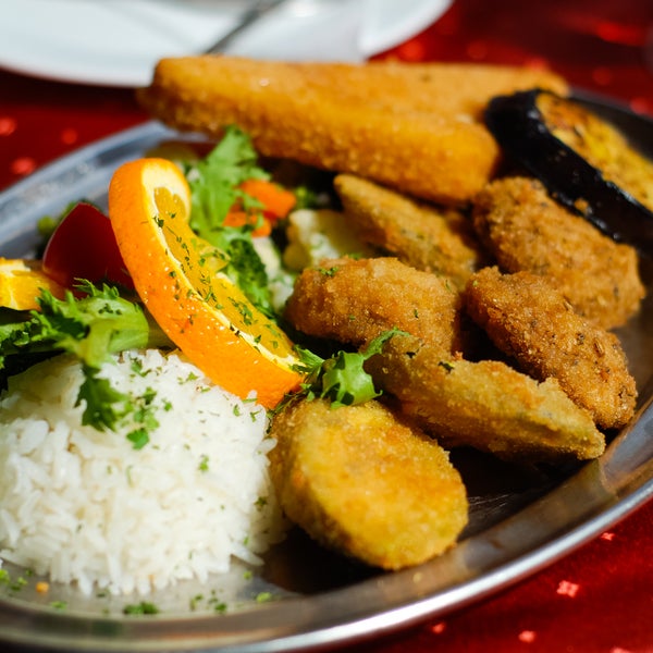 Open all year, the eatery offers traditional items like Wiener schnitzel, as well as more innovative creations, such as pike-perch fillet on a bed of spinach. The vegetarian options are also tasty.