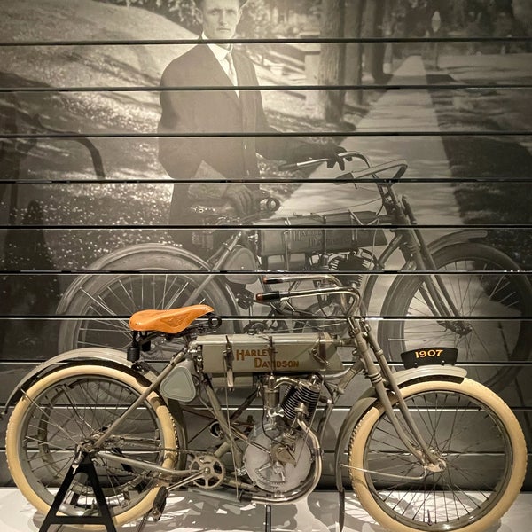 Das Foto wurde bei Harley-Davidson Museum von Иouf . am 8/25/2021 aufgenommen