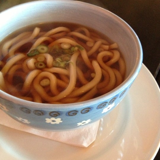 Снимок сделан в Ebisu Japanese Restaurant пользователем Yer M. 10/29/2012