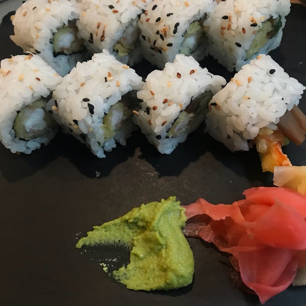 Foto tomada en Nine Kitchen  sushi &amp; fusion  por Nikolay R. el 2/18/2018