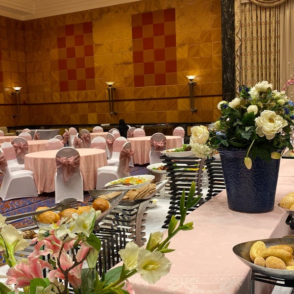 Das Foto wurde bei Waldorf Astoria Jeddah - Qasr Al Sharq von w am 9/21/2023 aufgenommen