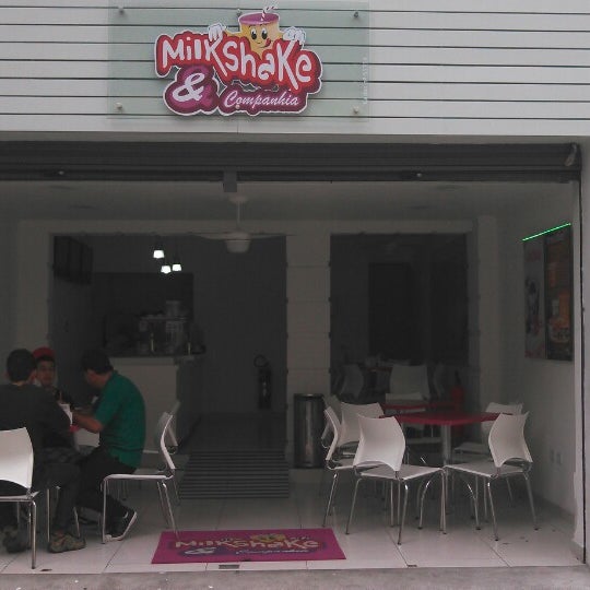 Photo taken at Milkshake &amp; Companhia by Michelle A. on 3/21/2013