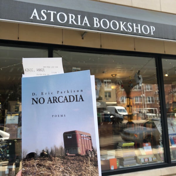 8/26/2020에 Annie K.님이 The Astoria Bookshop에서 찍은 사진