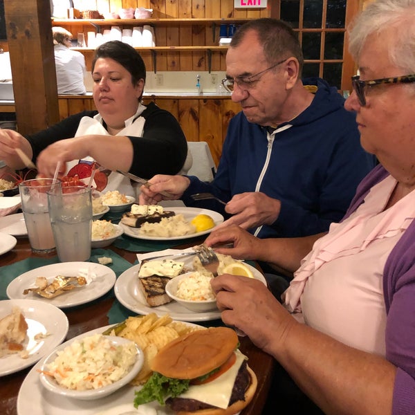 7/13/2019 tarihinde Annie K.ziyaretçi tarafından Ogunquit Lobster Pound Restaurant'de çekilen fotoğraf