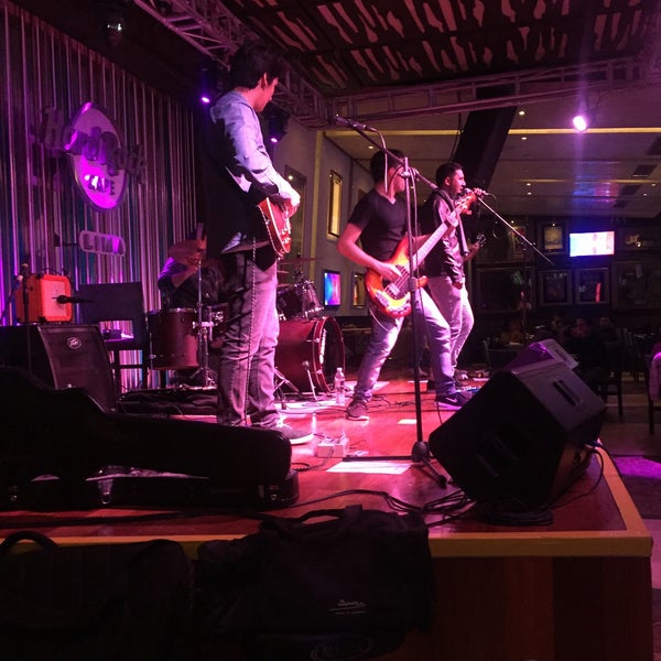 รูปภาพถ่ายที่ Hard Rock Cafe Lima โดย Jorge N. เมื่อ 7/13/2017
