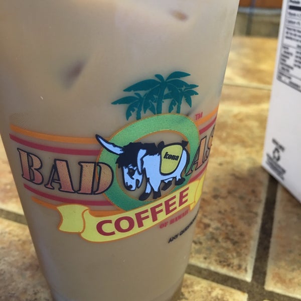 11/11/2015 tarihinde Minh-Kiet C.ziyaretçi tarafından Bad Ass Coffee of Hawaii'de çekilen fotoğraf