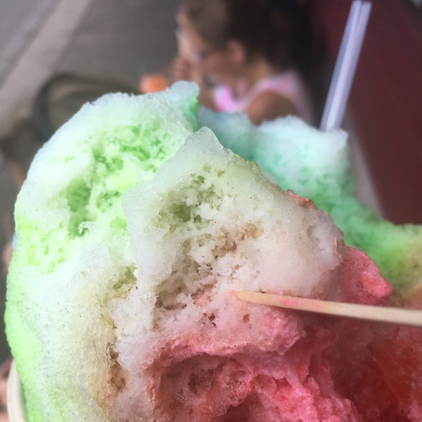 Photo taken at Local Boys Shave Ice by Minh-Kiet C. on 11/21/2016