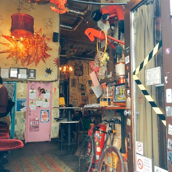 10/21/2018에 Kinga S.님이 Csendes Vintage Bar &amp; Cafe에서 찍은 사진
