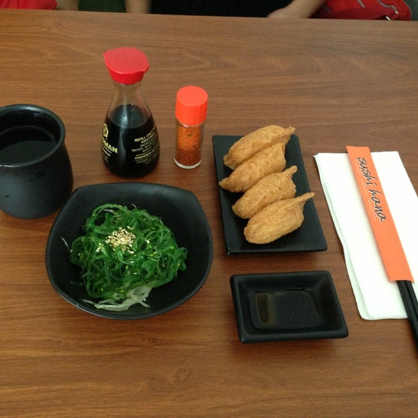 Foto diambil di Sushi Hana oleh Florencia J. pada 3/29/2013