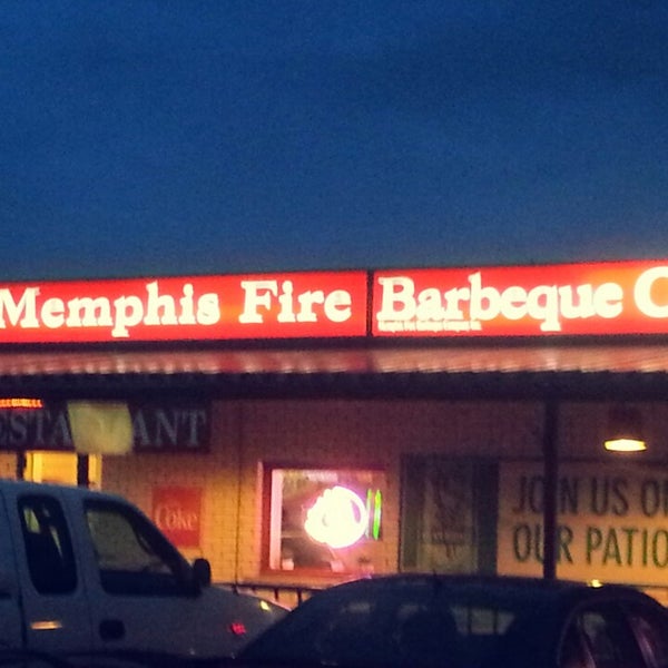 Foto tomada en Memphis Fire Barbeque Company  por David C. el 3/26/2013