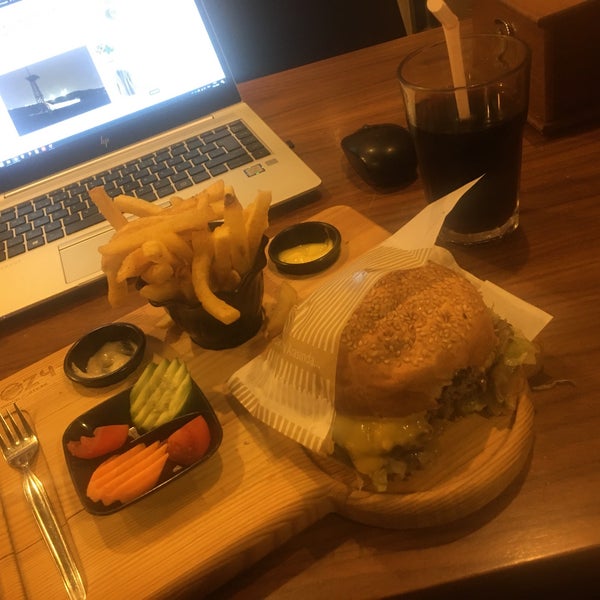 2/5/2020 tarihinde Levent Yaşar Ç.ziyaretçi tarafından Cozy Burger &amp; Steak'de çekilen fotoğraf
