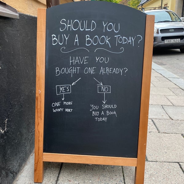 Foto scattata a The English Bookshop da 𝚝𝚛𝚞𝚖𝚙𝚎𝚛 . il 10/5/2021
