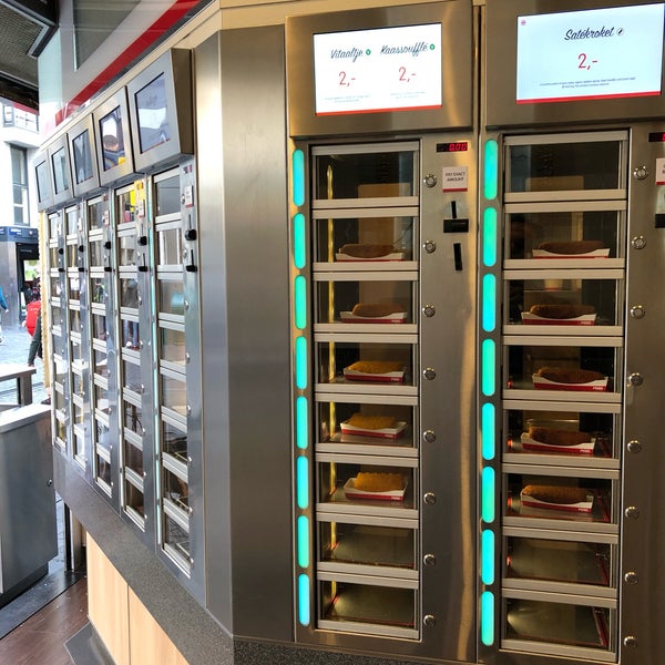 Photo taken at Febo by 𝚝𝚛𝚞𝚖𝚙𝚎𝚛 . on 4/18/2019