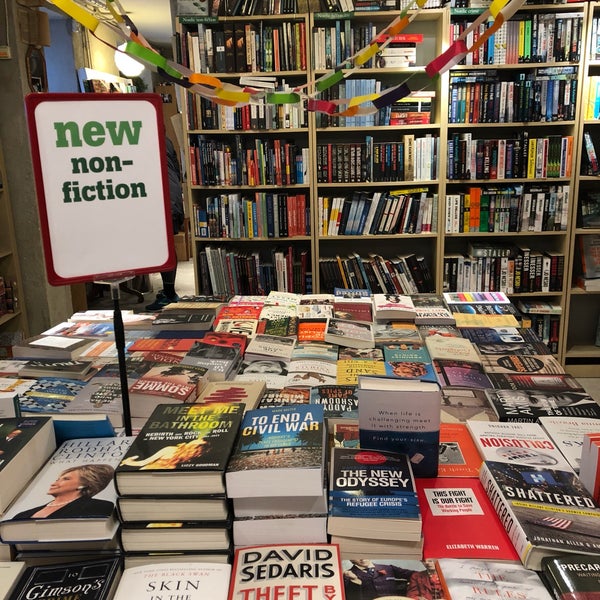 Das Foto wurde bei The English Bookshop von 𝚝𝚛𝚞𝚖𝚙𝚎𝚛 . am 3/26/2018 aufgenommen
