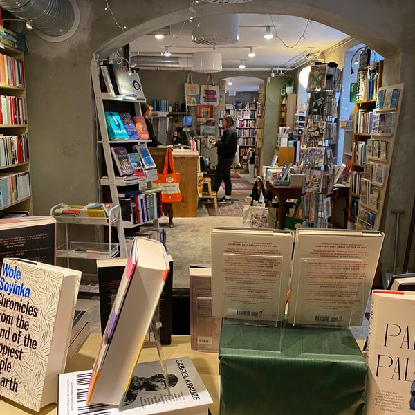 Photo taken at The English Bookshop by 𝚝𝚛𝚞𝚖𝚙𝚎𝚛 . on 10/5/2021