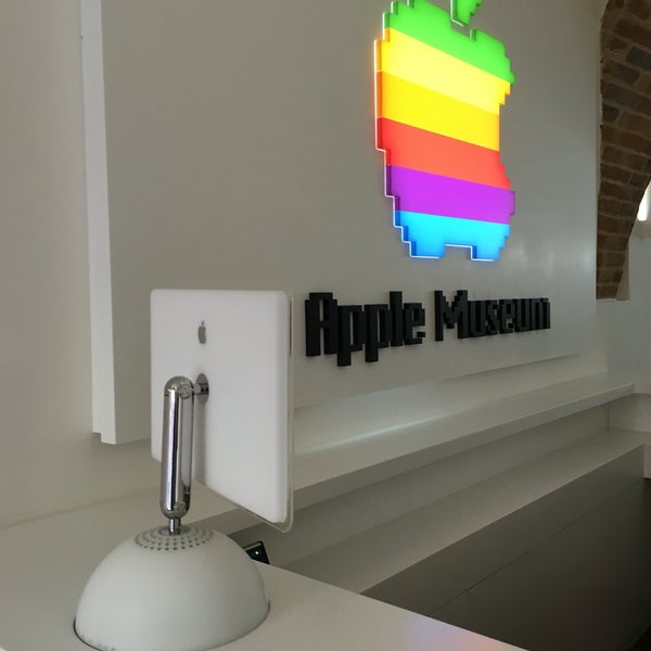 7/5/2016에 𝚝𝚛𝚞𝚖𝚙𝚎𝚛 .님이 Apple Museum에서 찍은 사진