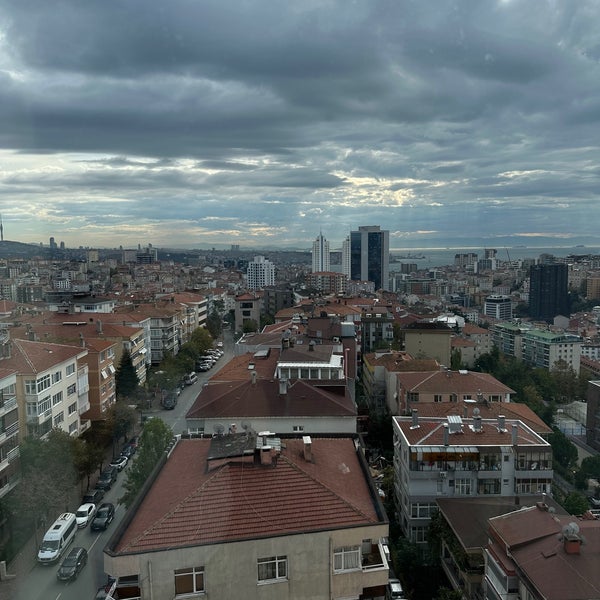 Foto diambil di The Marmara Şişli oleh 🦋 pada 11/22/2023