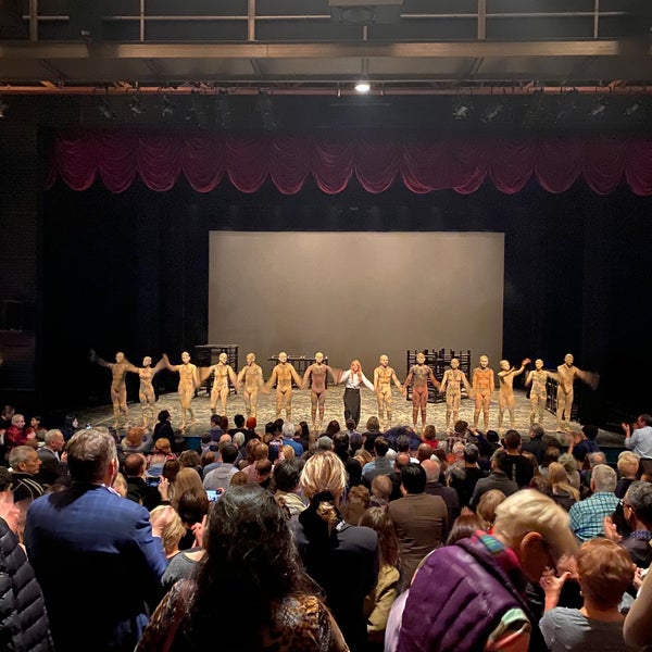 Снимок сделан в The Joyce Theater пользователем Violet Z. 2/5/2020