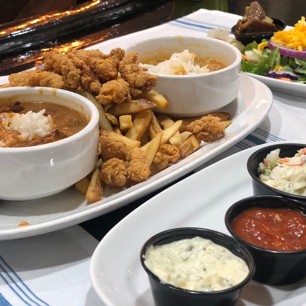 Снимок сделан в Deanie&#39;s Seafood Restaurant in the French Quarter пользователем Violet Z. 5/6/2019