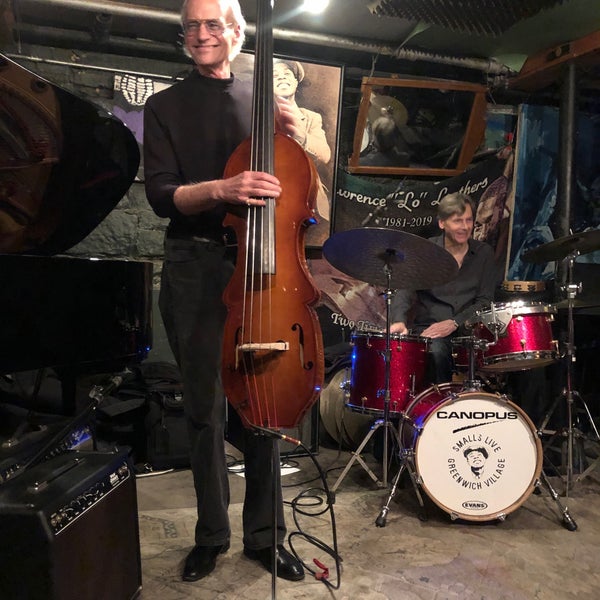 Photo taken at Smalls Jazz Club by Violet Z. on 11/17/2019