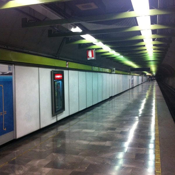 Fotos en Metro ViverosDerechos Humanos (Línea 3) 11 tips