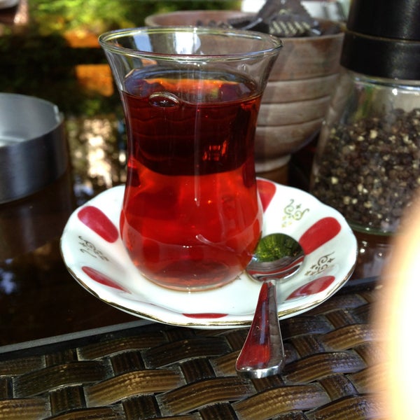 Foto diambil di Şazeli Cafe &amp; Nargile oleh Dilara D. pada 5/11/2013