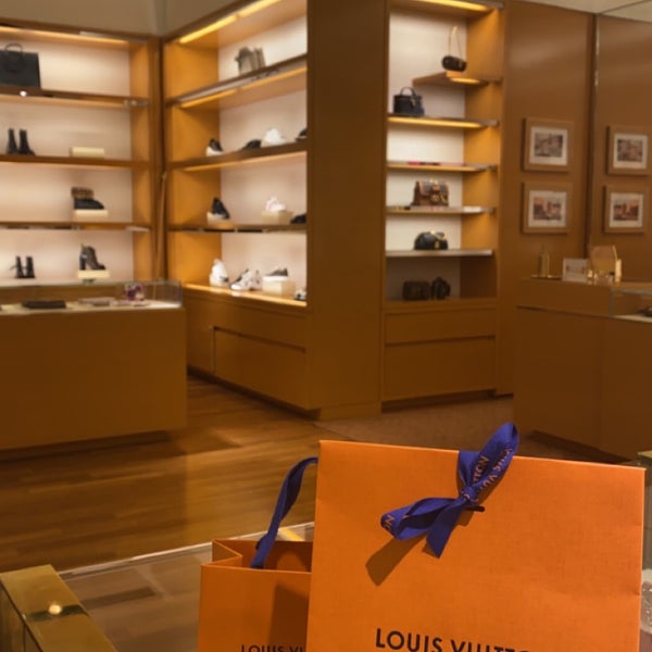 Louis Vuitton outlet in Pittsburgh, Pennsylvania - Ross Park Mall